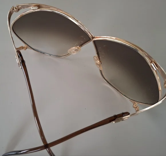 Christian Dior Elegant Gold Vintage Sunglasses display picture 1